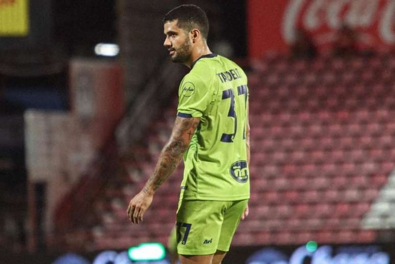 Tardeli Reis com a camisa do Samut Prakan City (Divulgação/Samut Prakan)