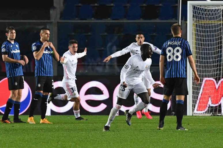 Mendy colocou Real Madrid com um pé nas quartas de final da Champions League (Foto: TIZIANA FABI / AFP)