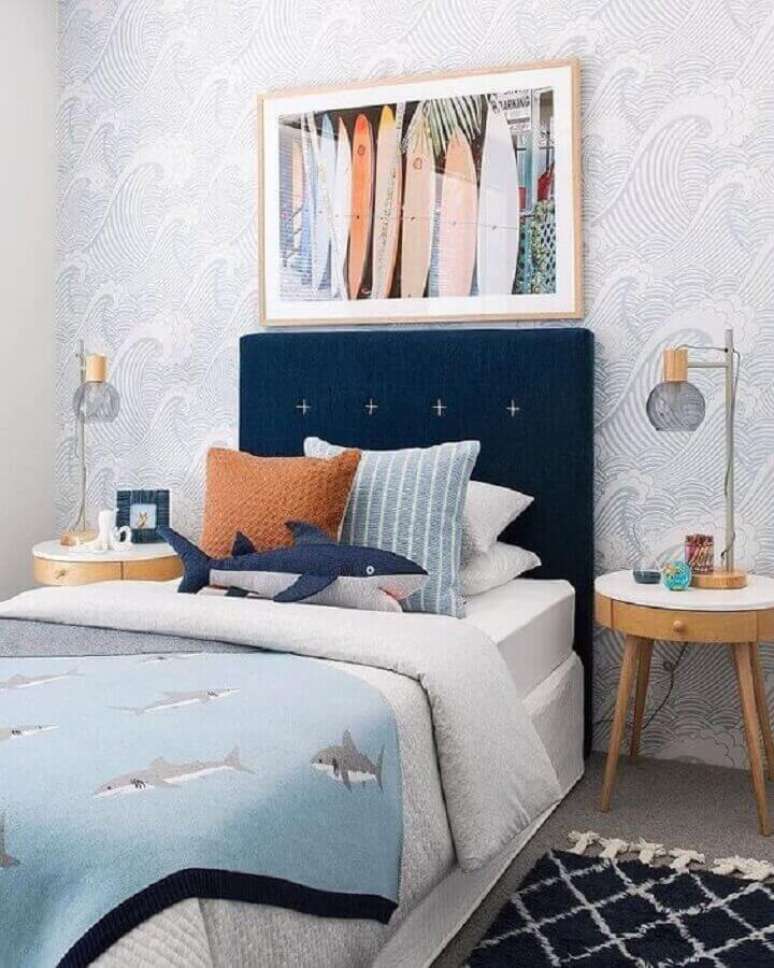 61. Decoração de quarto para criança menino azul e cinza com cabeceira estofada – Foto: Pinterest