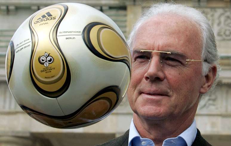Franz Beckenbauer durante apresentação sobre a Copa do Mundo de 2006
18/04/2006 REUTERS/Tobias Schwarz