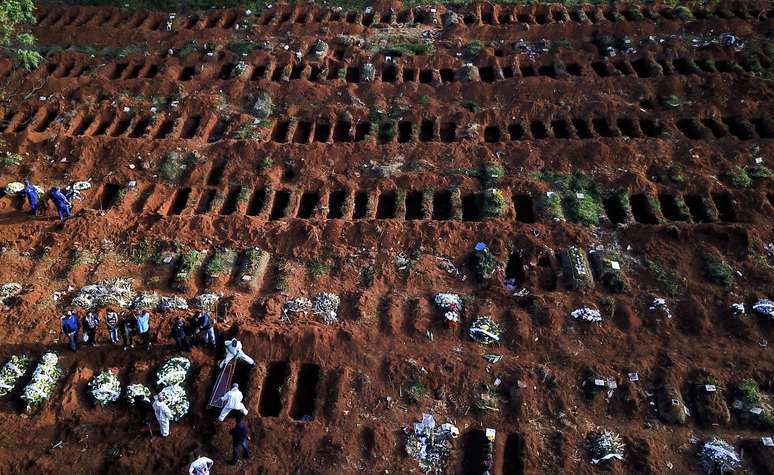 Enterro de vítima da Covid-19 em cemitério de São Paulo
22/05/2020
REUTERS/Amanda Perobelli