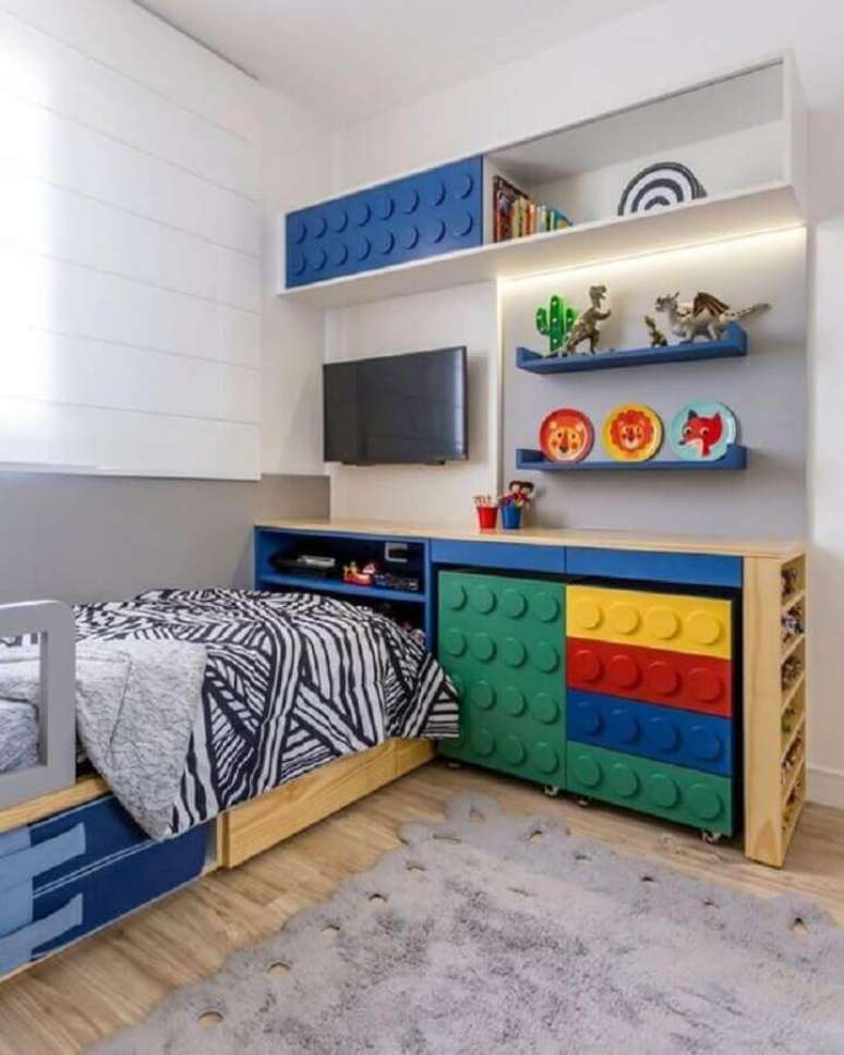 23. Os móveis coloridos dão um ar divertido para decoração de quarto para criança – Foto: Pinterest