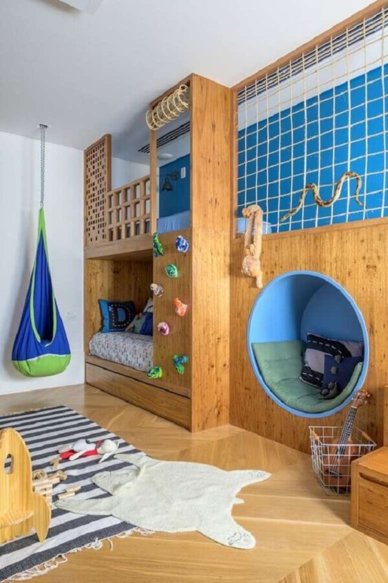31. Um quarto para criança amplo e bem planejado pode se transformar em um espaço incrível para muita diversão – Foto: NaToca Design