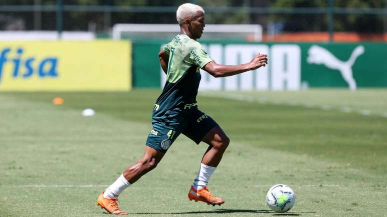 Gabriel Veron está de volta aos treinos no Verdão (Foto: Fábio Menotti/Palmeiras)