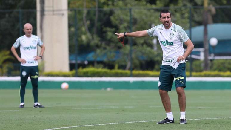 Os auxiliares de Abel Ferreira não viajaram a Belo Horizonte (Foto: Divulgação/Ag. Palmeiras)