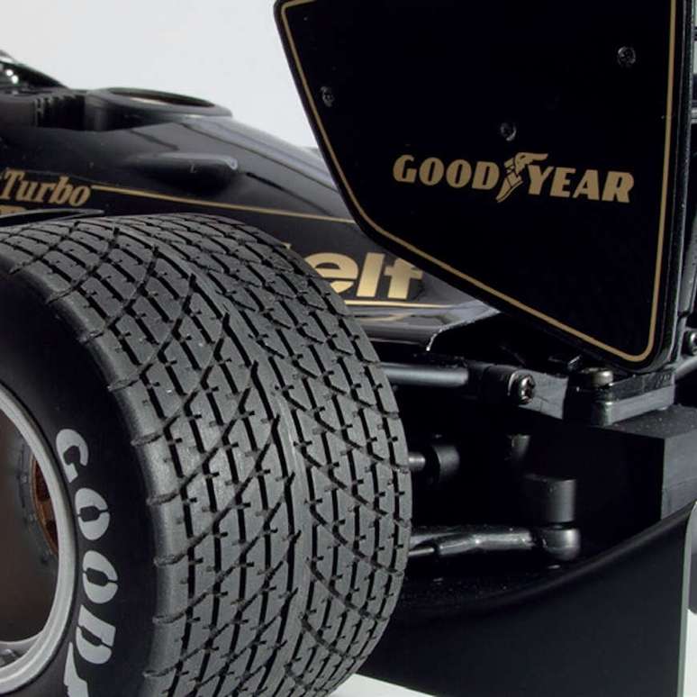 Réplica impressiona pelos detalhes e pelo acabamento fiel ao verdadeiro Lotus 97T de 1985. 