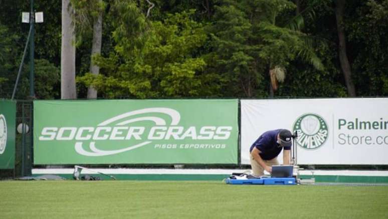 Gramado da Academia de Futebol recebeu a visita de técnicos americanos