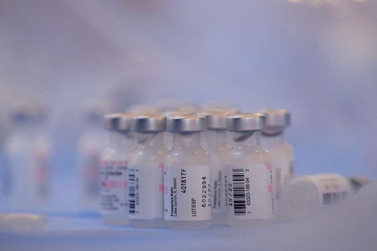 Frascos da vacina Pfizer-BioNTech contra Covid-19 em centro de vacinação em Nova York
23/02/2021 REUTERS/Brendan McDermid