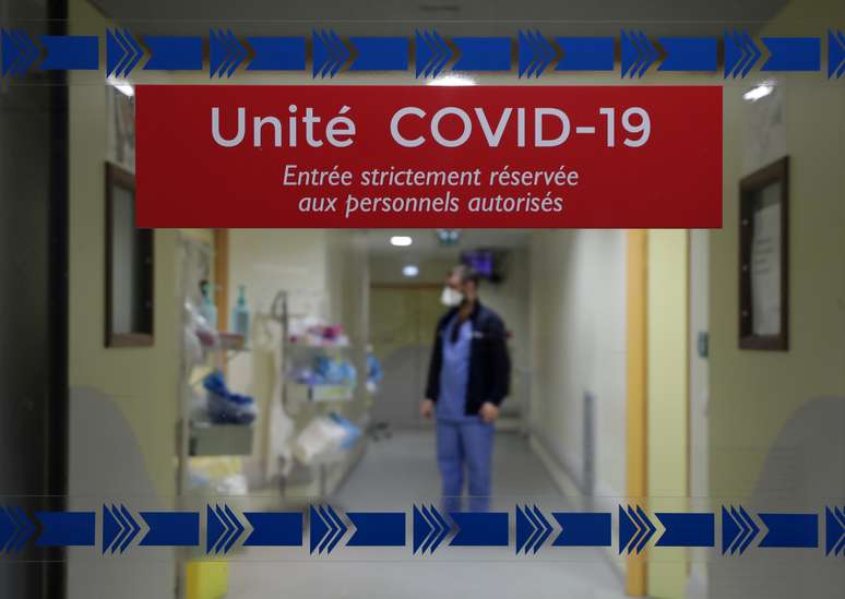 Unidade de terapia intensiva do hospital La Timone em Marselha
08/02/2021 REUTERS/Eric Gaillard