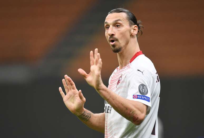 Zlatan Ibrahimovic durante partida do Milan contra o Estrela Vermelha pela Liga Europa
25/02/2021 REUTERS/Daniele Mascolo