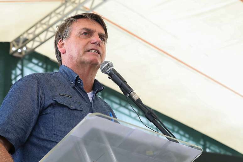 Bolsonaro já havia dito que as pessoas deveriam cobrar o auxílio emergencial dos gestores regionais