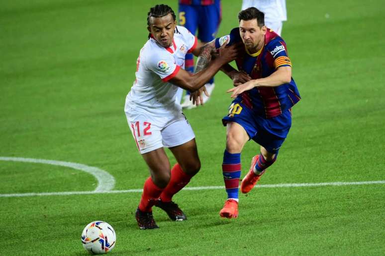 Sevilla e Barcelona se enfrentam neste sábado (Foto: LLUIS GENE / AFP)