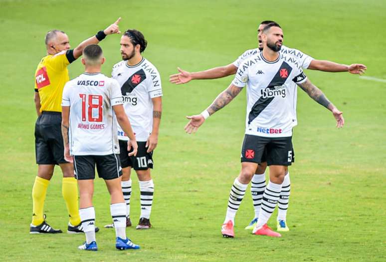 Leandro Castan foi expulso contra o Bahia, em São Januário. O jogo terminou 0 a 0 (Foto: Nayra Halm/Fotoarena)