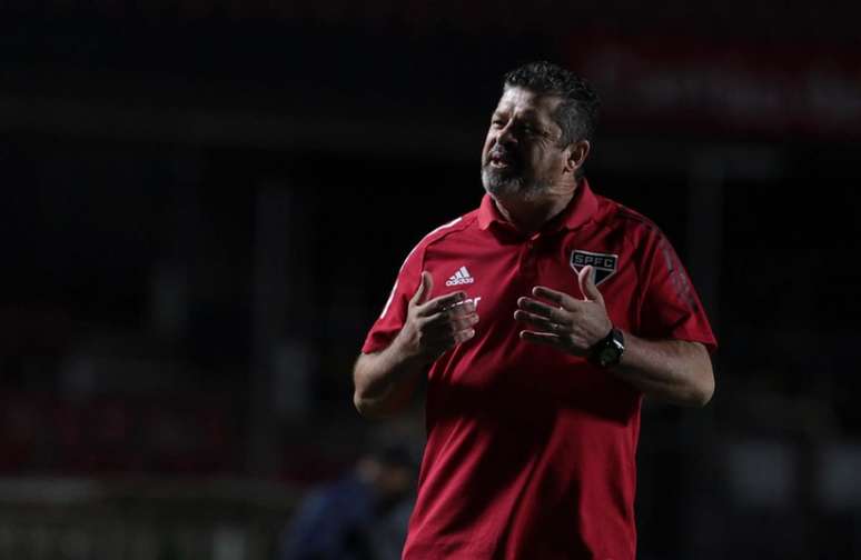 Vizolli fez sua última partida no comando do Tricolor contra o Flamengo (Foto: Rubens Chiri / saopaulofc.net)