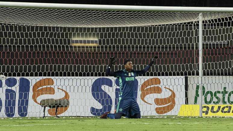 Hugo Souza foi o centro das atenções no jogo desta noite (Foto: Alexandre Vidal / Flamengo)