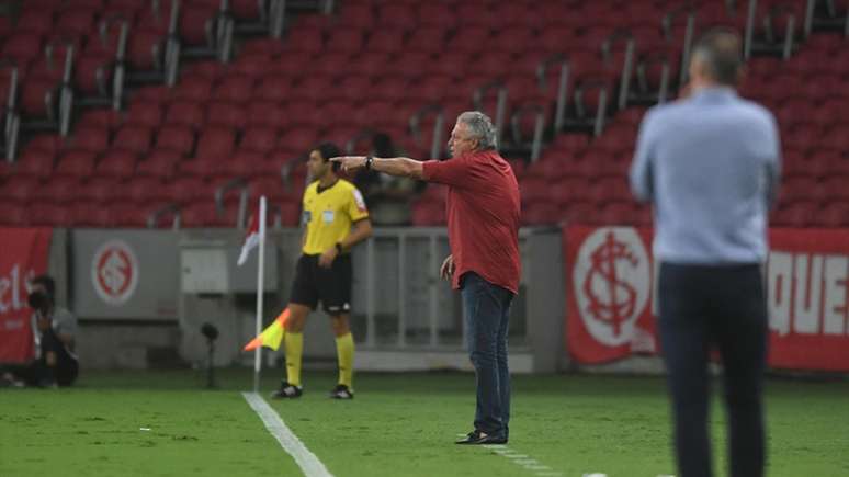 Abel Braga reclamou de decisões da arbitragem (Ricardo Duarte / Internacional)