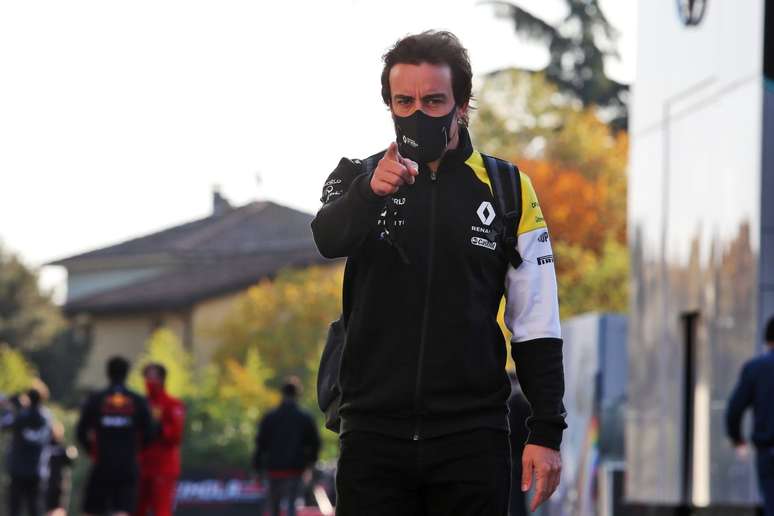 7) Fernando Alonso volta ao grid da F1 após dois anos ausente. A Alpine, então Renault, vai pagar £ 6,55 milhões (R$ 49 milhões) para o bicampeão em sua terceira passagem pelo time (