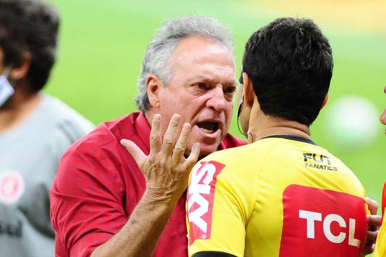 Abel Braga deixou o Lugano reclamando de interferência da diretoria do clube no futebol