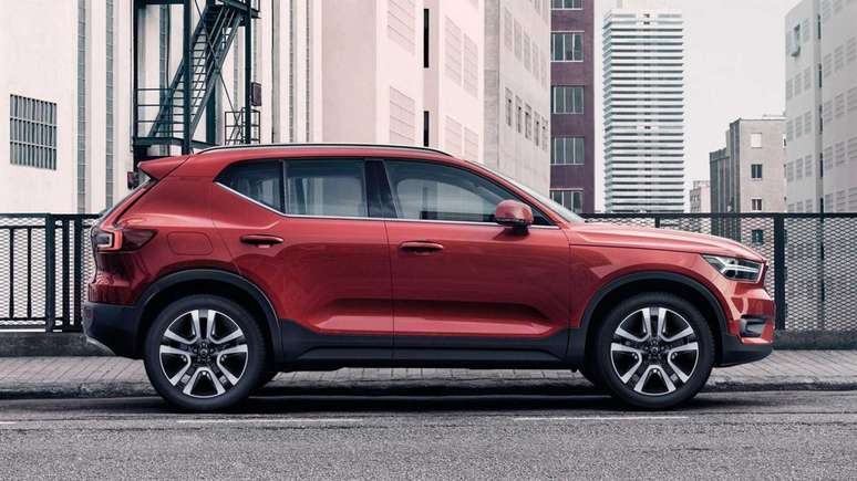 Versão Momentum T5 do Volvo XC40 conta com rodas de 19’’ com design aerodinâmico. 