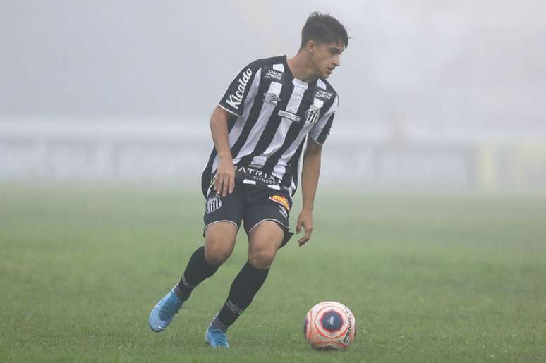 Gabriel Pirani é uma das apostas da base do Santos (Foto: Pedro Ernesto Guerra Azevedo/Santos FC)