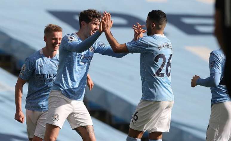 Zagueiros foram essenciais na vitória do Manchester City (MARTIN RICKETT / POOL / AFP)