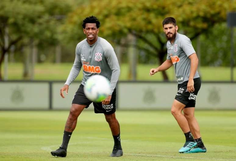 Gil e Bruno Méndez estarão em campo pelo Corinthians neste domingo (Foto: Rodrigo Coca/Ag. Corinthians)