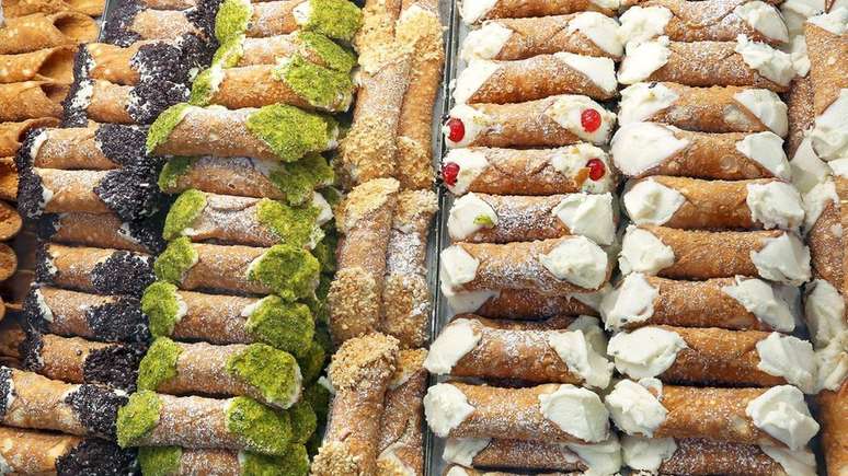 Com o tempo, a maioria dos cannoli sicilianos mudou de sabor e ingredientes