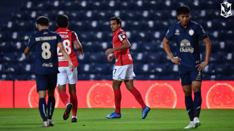 Diogo vive ótimo momento com camisa do BG Pathum (Divulgação)