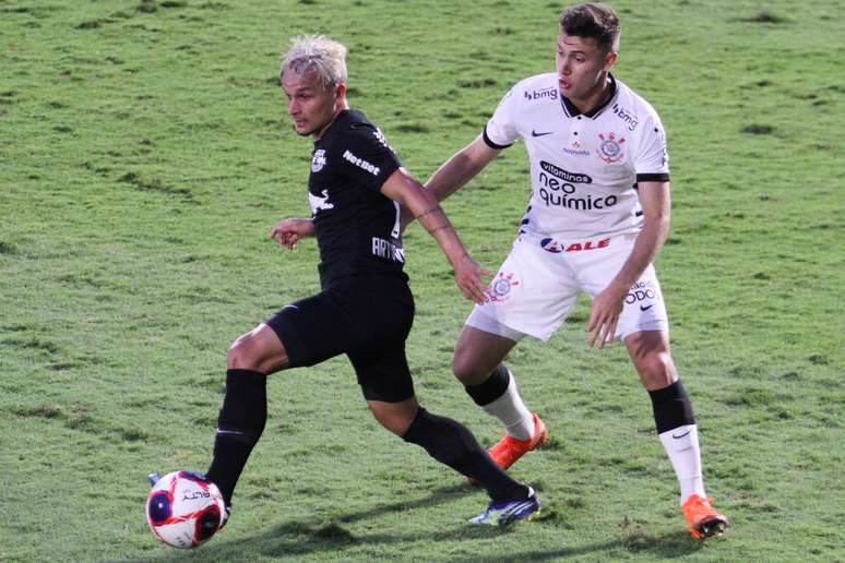 Corinthians empata sem gols com o Bragantino na estreia do Paulistão