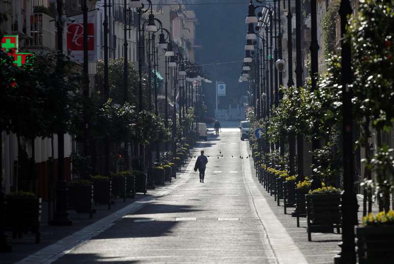 Rua vazia em Sorrento, na It&aacute;lia, durante pandemia. REUTERS/Ciro De Luca/File Photo