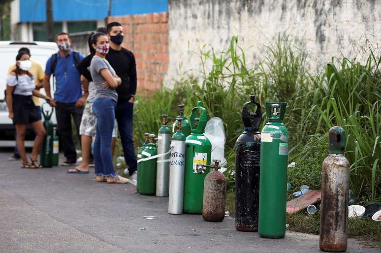 Parentes de pacientes de Covid-19 fazem fila para comprar oxigênio em Manaus
16/01/2021
REUTERS/Bruno Kelly