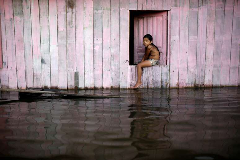 Rua inundada na cidade de Anamã, no Amazonas
 24/6/2019   REUTERS/Bruno Kelly