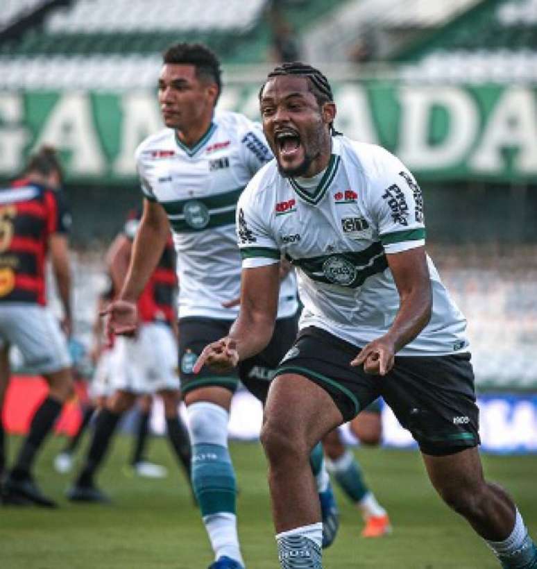 Sabino se destacou pelo Coritiba nas últimas temporadas (Foto: Divulgação/Coritiba)