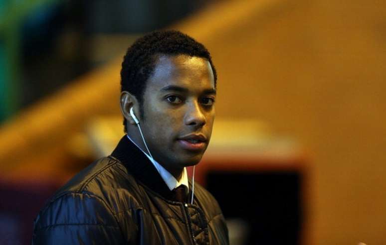 Robinho está com 37 anos e afirmou, em 2020, tirar tempo para estudar caso (Foto: AFP)