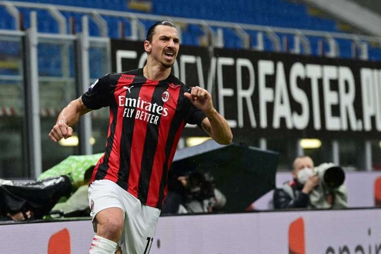 Ibra é desfalque confirmado nos próximos três jogos do Milan (Foto: MIGUEL MEDINA / AFP)