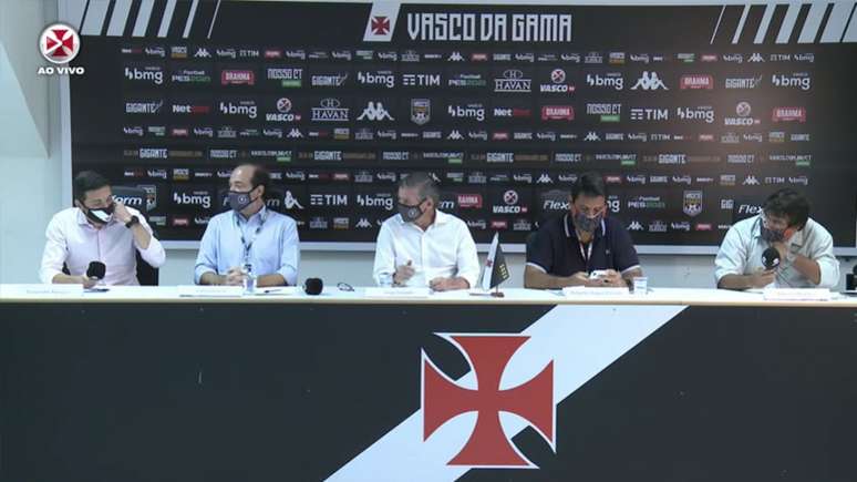 Diretoria do Vasco fez uma live explicando o momento do clube após a queda (Imagem: Reprodução / Vasco TV)