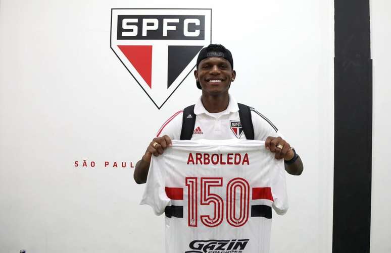 Arboleda alcançou a marca de 150 jogos com a camisa do São Paulo (Foto: Reprodução)