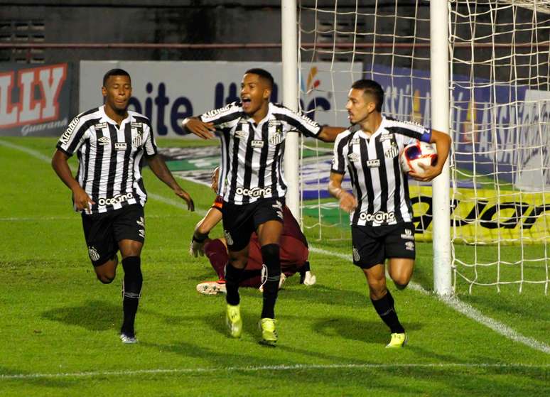 Com o time reserva, Santos empata com o Santo André na estreia do Paulistão