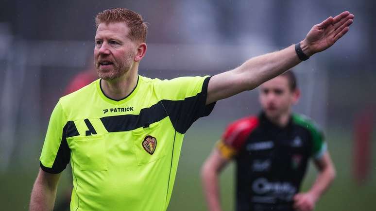 Imbo diz que est&aacute; feliz "de uma forma mais sustent&aacute;vel" depois de se tornar &aacute;rbitro