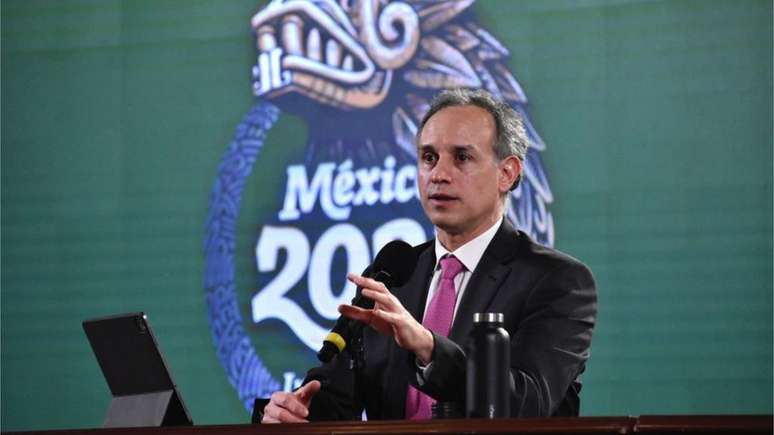 A especialista critica duramente a gestão do combate à pandemia pelo subsecretário mexicano de Saúde, Hugo López-Gatell