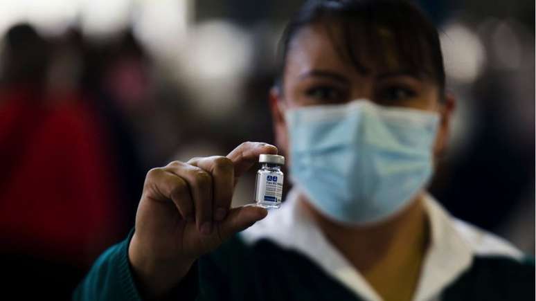 O México foi o primeiro país da América Latina a iniciar a vacinação contra a covid-19 e aplicou mais de 2 milhões de doses entre seus 126 milhões de habitantes