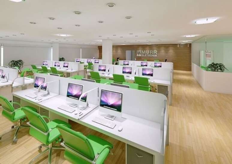 40. Cadeira cromada escritório com estofado verde trazem descontração para o escritório. Fonte: Pinterest