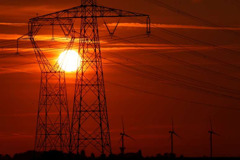 Linha de transmiss&atilde;o de energia
REUTERS/Pascal Rossignol