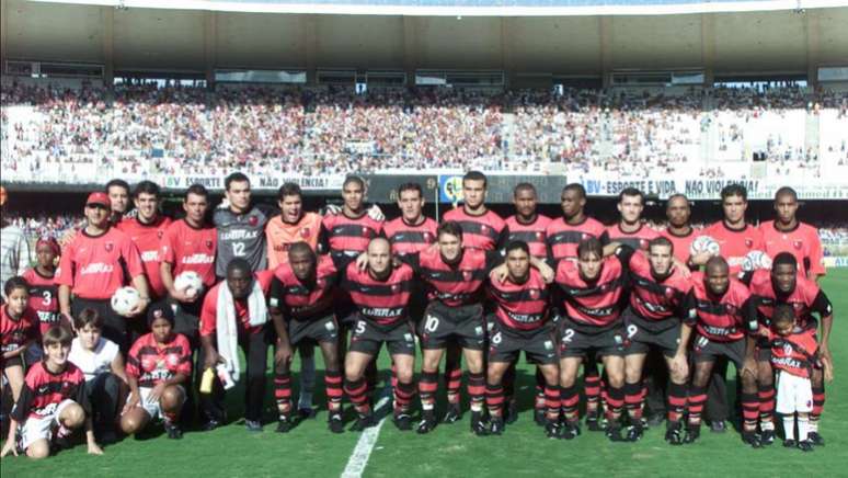 O time do Flamengo que conquistou o Campeonato Carioca em 2001 (Foto: Julio Cesar Guimarães/ Lancepress!)