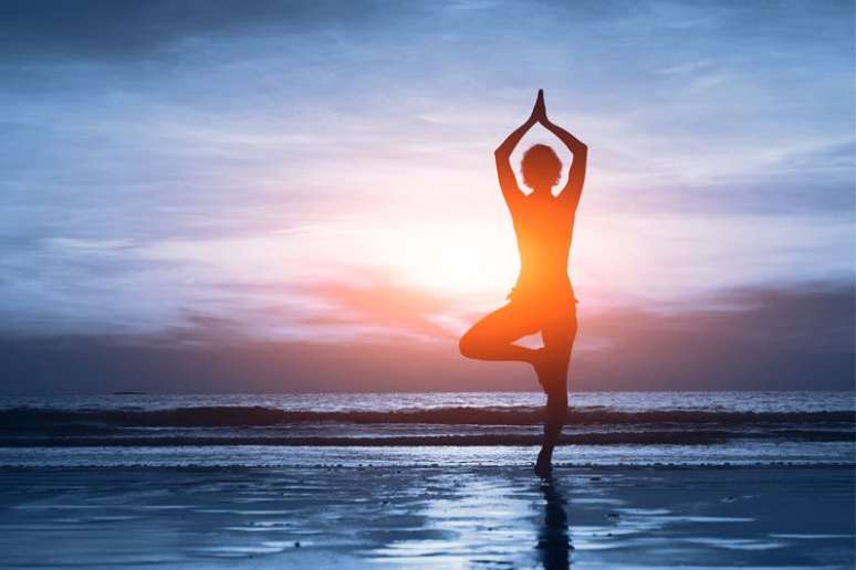 8 maneiras fáceis e rápidas para fazer ioga e relaxar