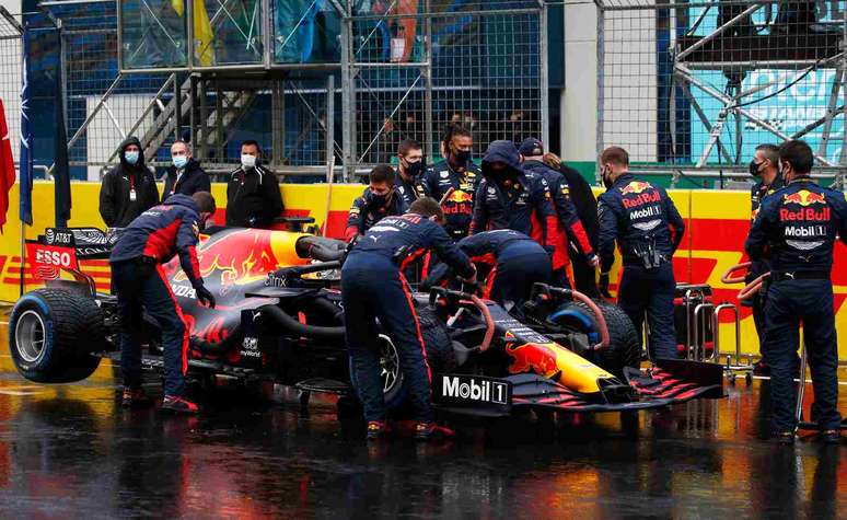 Max Verstappen teve um dia para esquecer em Istambul 