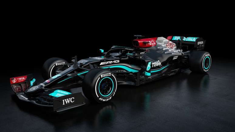 Novo Mercedes W12 aposta novamente em um layout predominantemente preto. Foto