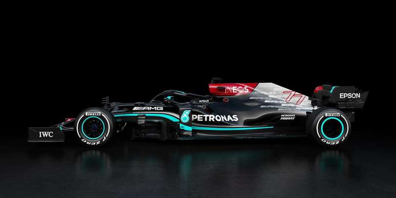 Novo assoalho do Mercedes W12 ainda não foi mostrado pela Mercedes. 