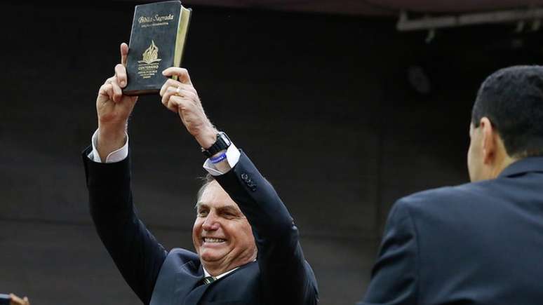 Presidente Jair Bolsonaro constantemente faz acenos políticos aos evangélicos
