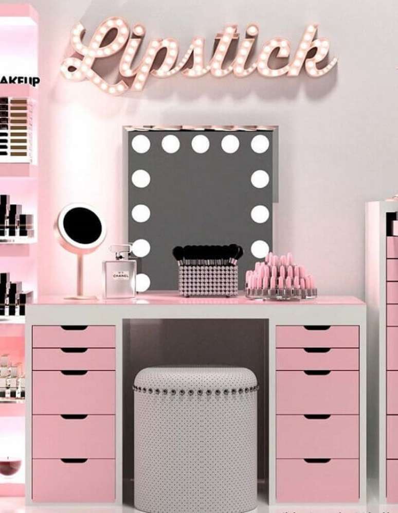 1. Penteadeira camarim rosa e branca com suporte especial s&oacute; para batons. Fonte: Pinterest